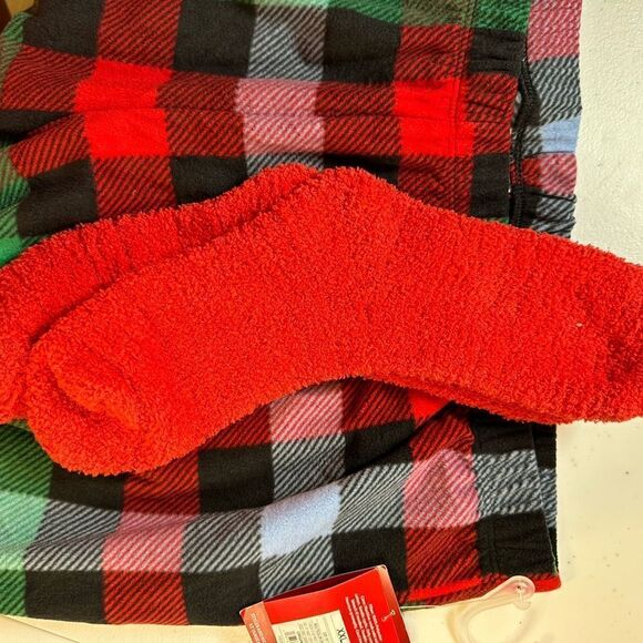 NWT WonderShop Plus Size Red Green Plaid Lounge Sleep Pants & Socks - Size XXL - Picture 6 of 8